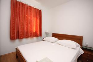 Krevet ili kreveti u jedinici u objektu Apartments with a parking space Jezera, Murter - 5121
