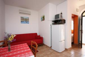 Kuchyňa alebo kuchynka v ubytovaní Apartment Murter 5078b