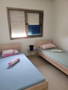 Postel nebo postele na pokoji v ubytování Appartement avec piscine à saidia Climatisation et Wifi + 20 fotografií