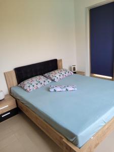 Postel nebo postele na pokoji v ubytování Appartement avec piscine à saidia Climatisation et Wifi