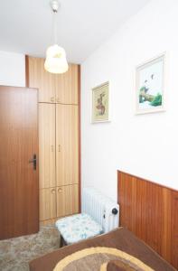 Posteľ alebo postele v izbe v ubytovaní Apartment Murter 5103a