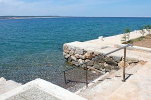 Zdjęcie z galerii obiektu Apartments by the sea Starigrad, Paklenica - 6609 w mieście Starigrad-Paklenica