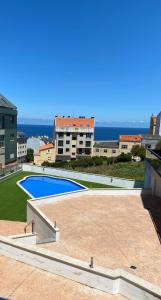 a view of a swimming pool on top of a building at Costa da morte in Malpica
