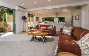 A seating area at Harbour View - Two
