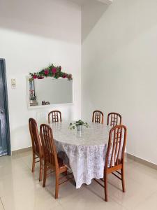 Гостиная зона в Ritz Homestay UNIT A at Gong Badak, Kuala Terengganu