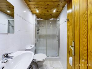 Un baño de Chalet Montvalezan-La Rosière, 9 pièces, 14 personnes - FR-1-398-647