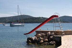 Fotografie z fotogalerie ubytování Family friendly seaside apartments Jezera, Murter - 9684 v destinaci Jezera