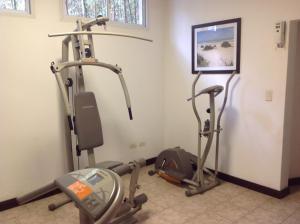 a gym with two exercise bikes in a room at Olas Apart High Comfort in Villa Gesell