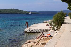Fotografia z galérie ubytovania Seaside luxury villa with a swimming pool Bobovisca na Moru, Brac - 14405 v destinácii Milna
