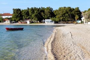 Fotografie z fotogalerie ubytování Apartments by the sea Pirovac, Sibenik - 14820 v destinaci Pirovac