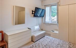 a bedroom with a tv on a wall at Nice Apartment In Avio With Wifi in Avio