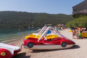 Fotografie z fotogalerie ubytování Apartments by the sea Grebastica, Sibenik - 966 v destinaci Bašelovići