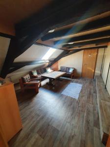 Posezení v ubytování Gästehaus Weißes Lamm - MONTEURZIMMER