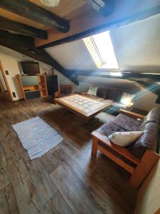 Posezení v ubytování Gästehaus Weißes Lamm - MONTEURZIMMER