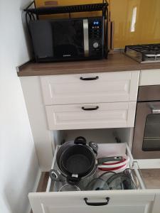 A kitchen or kitchenette at Casa Montefiore 13 LT nella tranquilla campagna Marchigiana