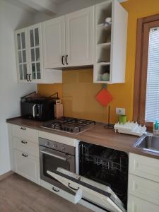 A kitchen or kitchenette at Casa Montefiore 13 LT nella tranquilla campagna Marchigiana