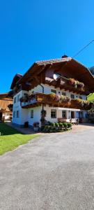 Budova, kde se farma nachází