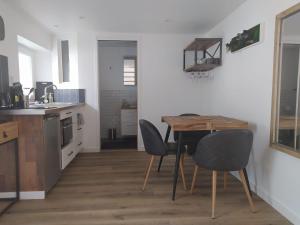 Kuchyň nebo kuchyňský kout v ubytování Maisonnette de bord de mer