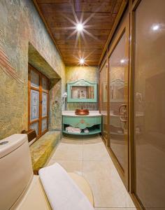 a bathroom with a shower and a toilet in it at Le Reve Butik Otel in Hatay