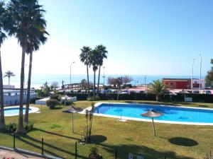 Basen w obiekcie Precioso apartamento en primera línea de playa de la Barrosa lub w pobliżu