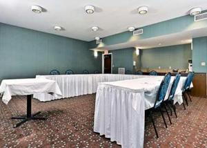 a conference room with white tables and chairs at Comfort Inn Saco - Old Orchard Beach in Saco +41 photos