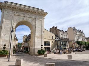 Gambar di galeri bagi Nevers à la Porte de Paris di Nevers