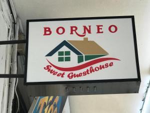 Ein Zertifikat, Auszeichnung, Logo oder anderes Dokument, das in der Unterkunft Borneo Sweet Guesthouse ausgestellt ist