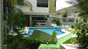 Hồ bơi trong/gần Hotel Cuellar
