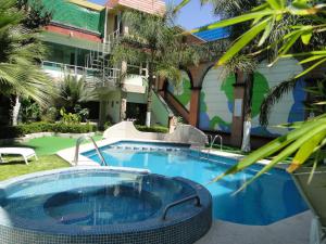 Hồ bơi trong/gần Hotel Cuellar