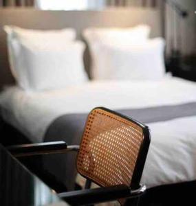 En eller flere senge i et værelse på REENE Boutique Suites The Private Room Suite