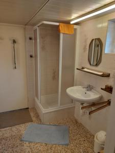 A bathroom at Ferienhaus Reiter Még 8 kép
