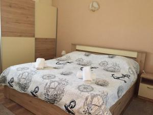 Łóżko lub łóżka w pokoju w obiekcie Apartment Laura Grebaštica