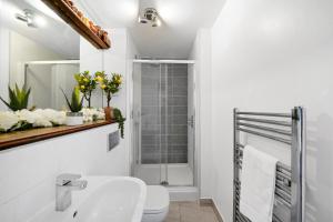 a bathroom with a shower and a toilet and a sink at Stunning Abode - Sleeps 10 - Parking in Bristol
