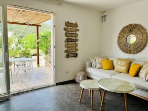 Posezení v ubytování Shakti Retreats - Villa esclusiva con Piscina e Area Wellness