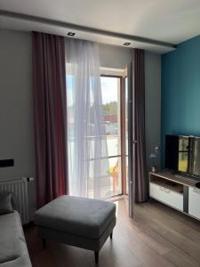 Televízia a/alebo spoločenská miestnosť v ubytovaní Apartament No. 26 Nad Iławką
