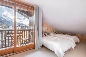 Posteľ alebo postele v izbe v ubytovaní Nice 55 M With Balconies And Mont Blanc View + 1 fotografia