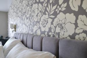 A seating area at TI Hotel