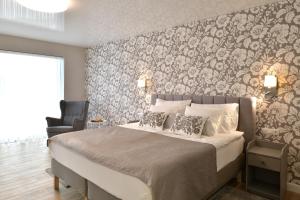 A bed or beds in a room at TI Hotel