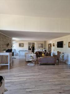 Fotografia z galérie ubytovania Bâtisse XVIII ème, dans enceinte d'un château. v destinácii Brains-sur-Gée