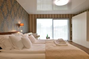 A bed or beds in a room at TI Hotel