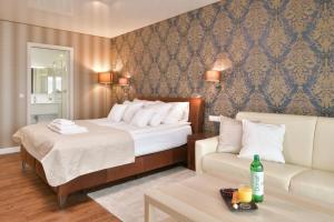 A bed or beds in a room at TI Hotel