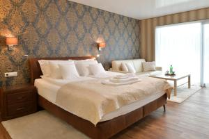 A bed or beds in a room at TI Hotel