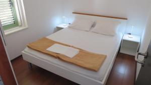 Postel nebo postele na pokoji v ubytování Apartments Orhideja