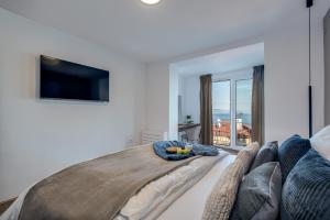 Posteľ alebo postele v izbe v ubytovaní Premium apartment with beautiful sea view, short walk to the sea + 21 fotografií