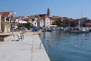 Galeriebild der Unterkunft Apartments by the sea Betina, Murter - 17460 in Betina