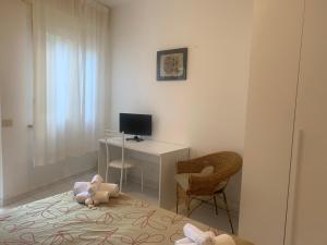 TV a/nebo společenská místnost v ubytování HOTEL LABRADOR