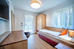 Posteľ alebo postele v izbe v ubytovaní Apartments Cesa Ploner