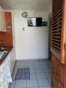 Kuchnia lub aneks kuchenny w obiekcie Il Gabbiano Blu - La Villetta