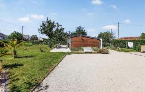 Vonkajšia záhrada v ubytovaní Awesome Home In Saint Ouen Les Vignes