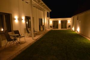 a patio at night with chairs and a grass yard at Wachtelwerkstatt in Unternalb